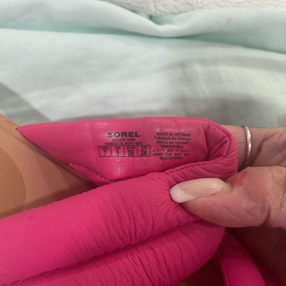 Sorel Ella puff leather slide sandals size 7. New without box. Worn inside only - Picture 4 of 4